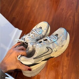Nike Women's V2K Run Shoes Size 6
